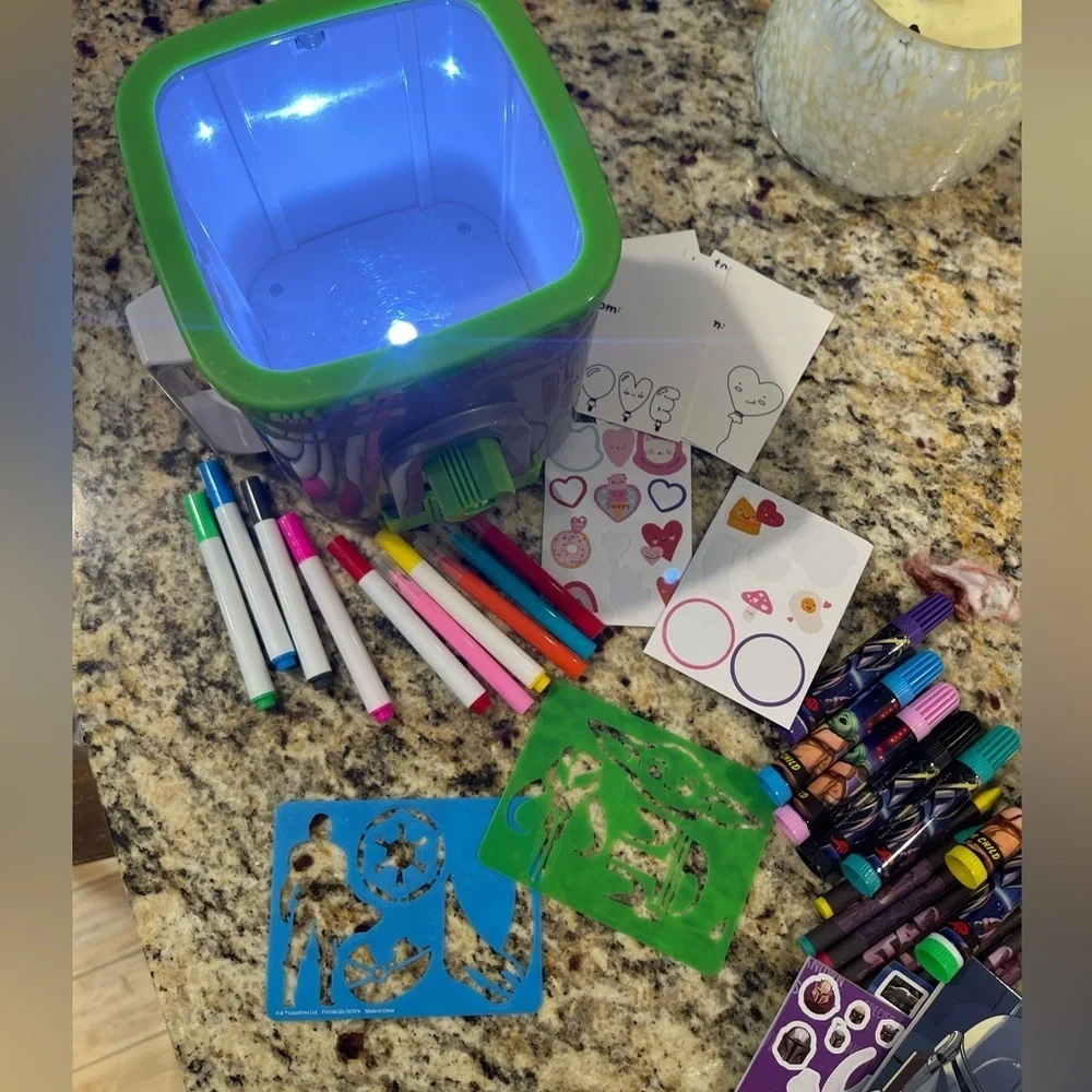 Flerise Wooden Puzzle Board, Crayola Pic & Nightlight Projector, Mandalorian Set